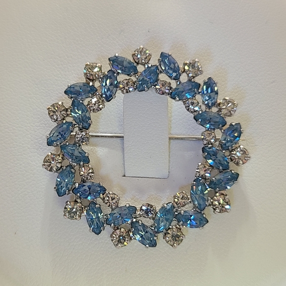 B. David Blue White Crystal Wreath Brooch Clip On Earrings Set Rhodium Plated - Picture 2 of 8